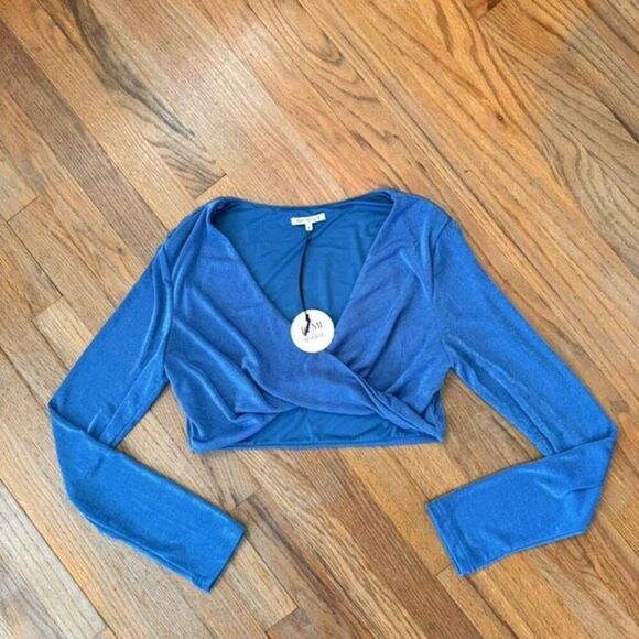 NWT Remi x Revolve Niki Twist Front Stretch Cropped Top Size L - Picture 3 of 8